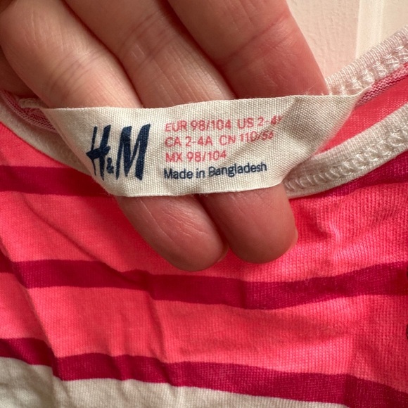 NWOT H&M 2T 2-4Y Girls Multicolor Striped Short Sleeve Top Butterfly Accents - Picture 3 of 4